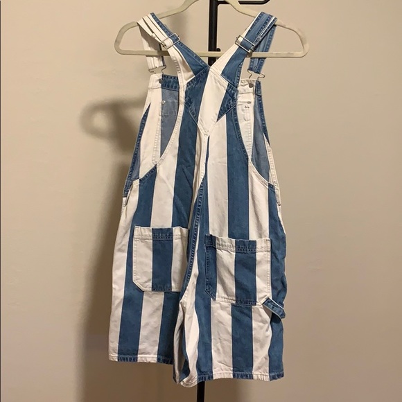 Levi’s Short Overalls - Picture 5 of 6